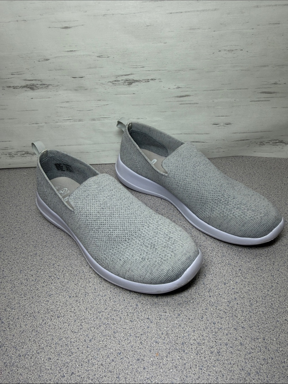 Athletic Works Light Gray Slip-On Women's Flats